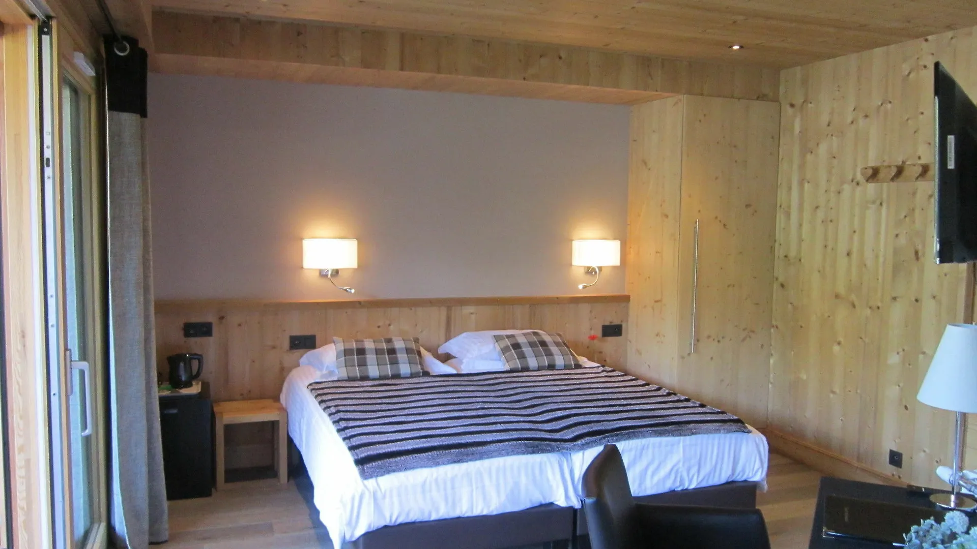 Logis Hotel Gai Soleil Samoëns 3*,  France
