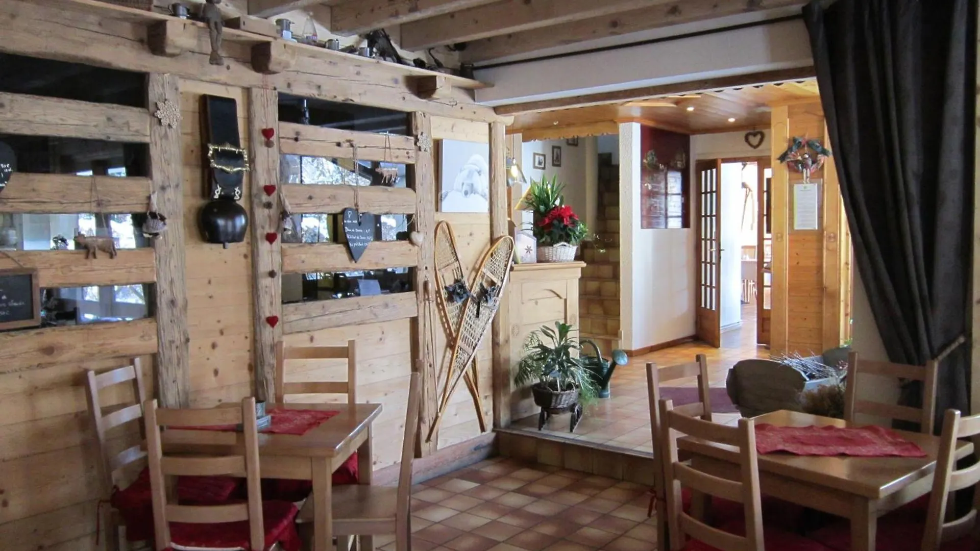 Logis Hotel Gai Soleil Samoens 3*,  France